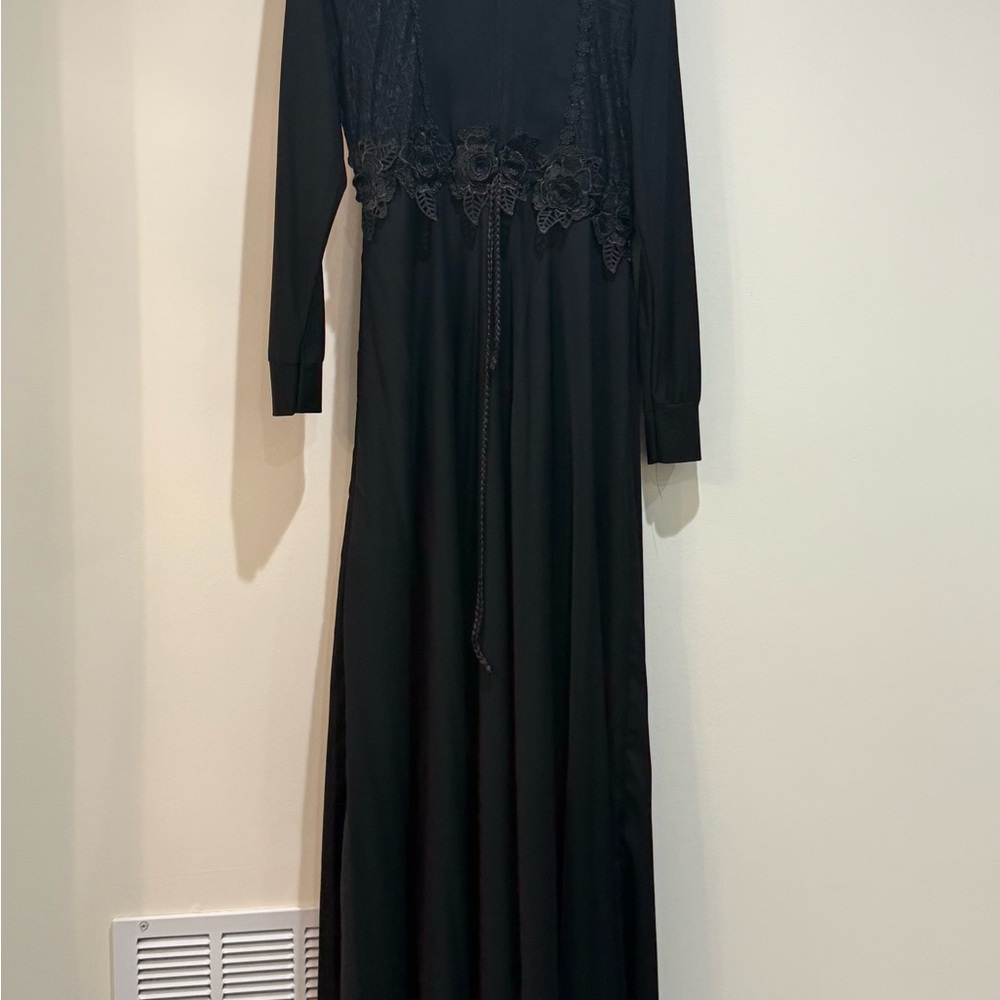 Elegant Black Lace Maxi Dress